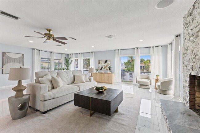 Building Photo - 4000 14th Way NE