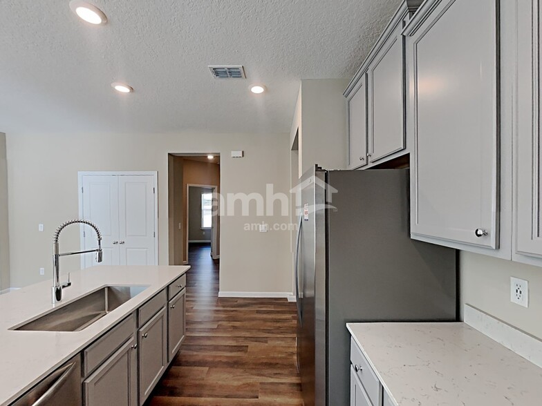 Building Photo - 238 Hemlock Pt