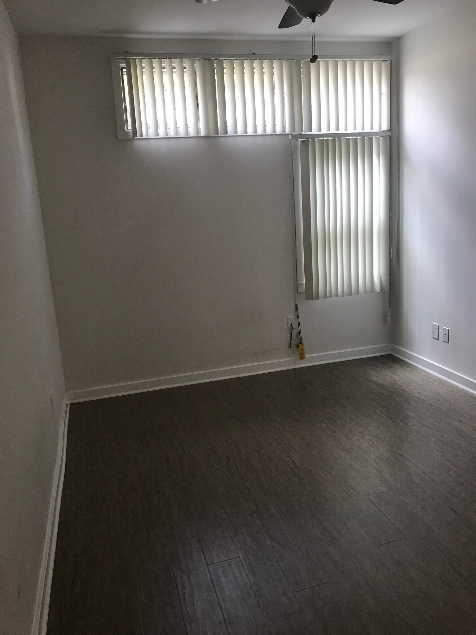 Building Photo - 9910 Robbins Dr