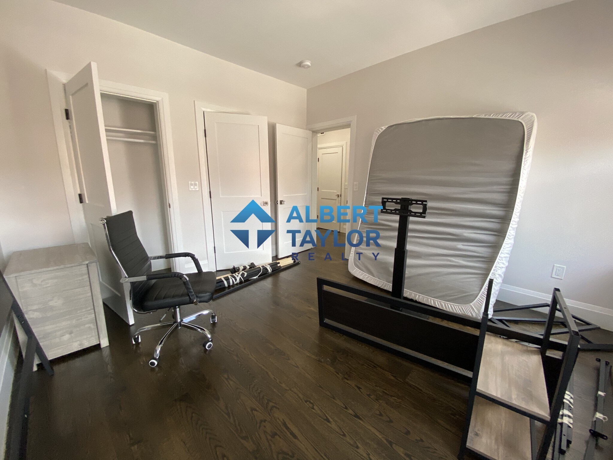 Building Photo - 9 Strathmore Rd