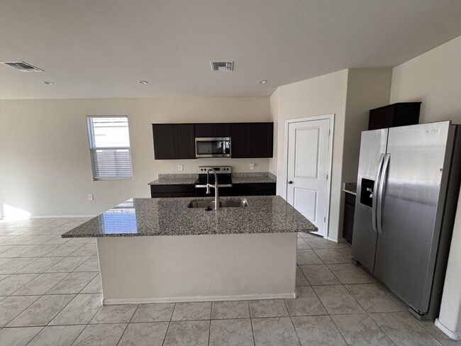 Building Photo - 5179 E Emery Rd