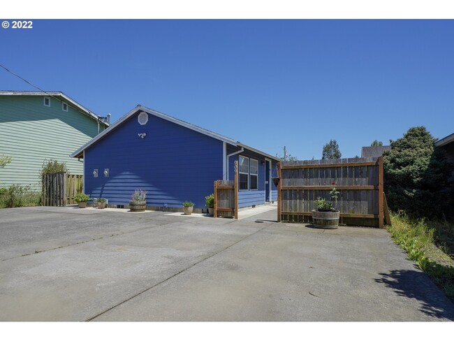 Building Photo - 909 Madrona Ave