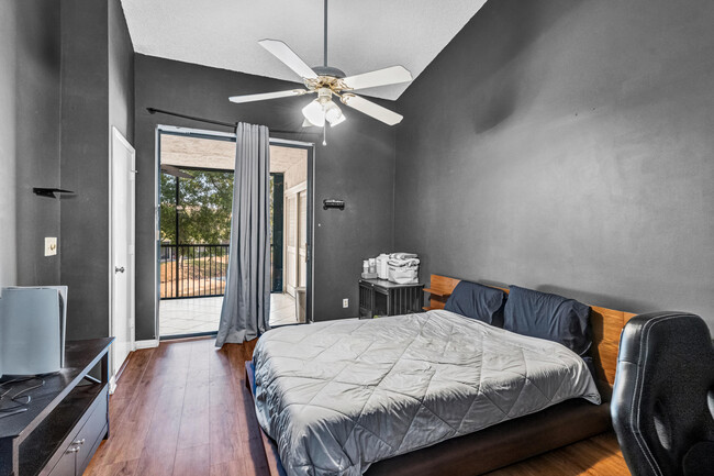 Building Photo - 4527 Carambola Cir S