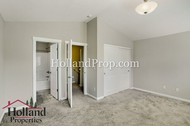 Building Photo - Modern Townhome with Dual Primary Suites & 2-Car Garage in Prime Beaverton Location