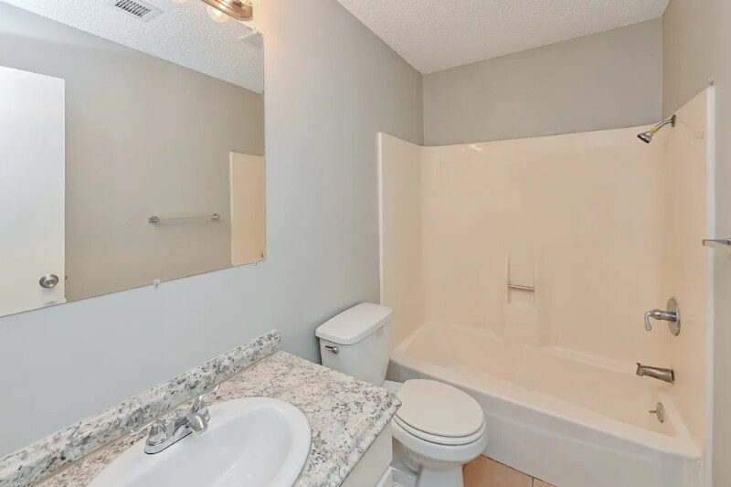 Building Photo - 8705 Saratoga Forest Dr