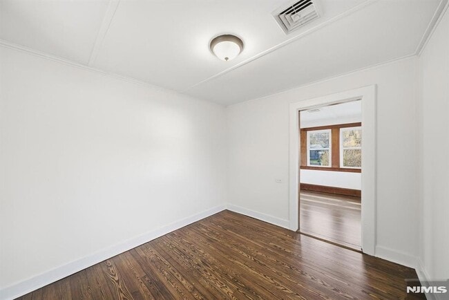 Building Photo - 75 Lakeview Terrace