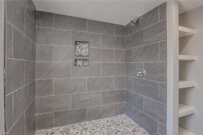 Building Photo - Beautifully remodeled single family home!