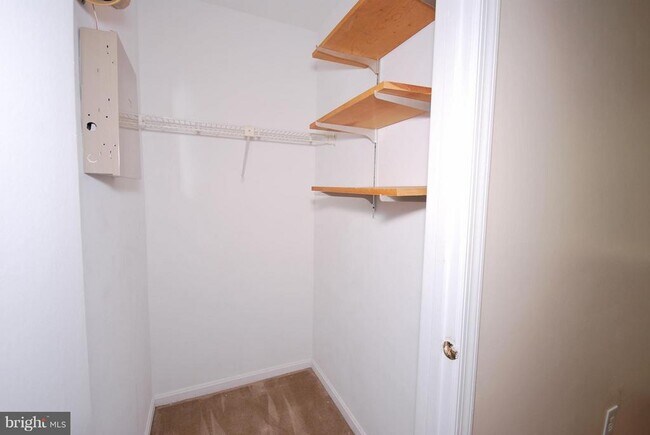 Building Photo - 10825 Amherst Ave