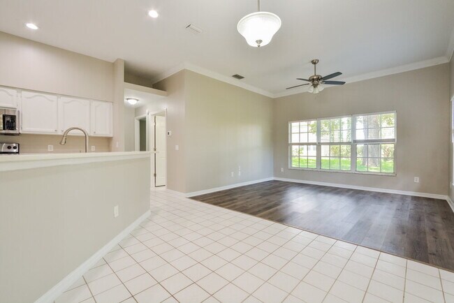 Building Photo - 2294 Lake Pointe Cir