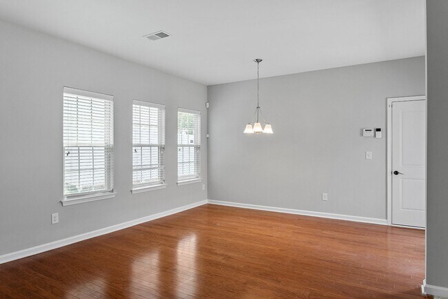 Building Photo - 1121 Survada Ln