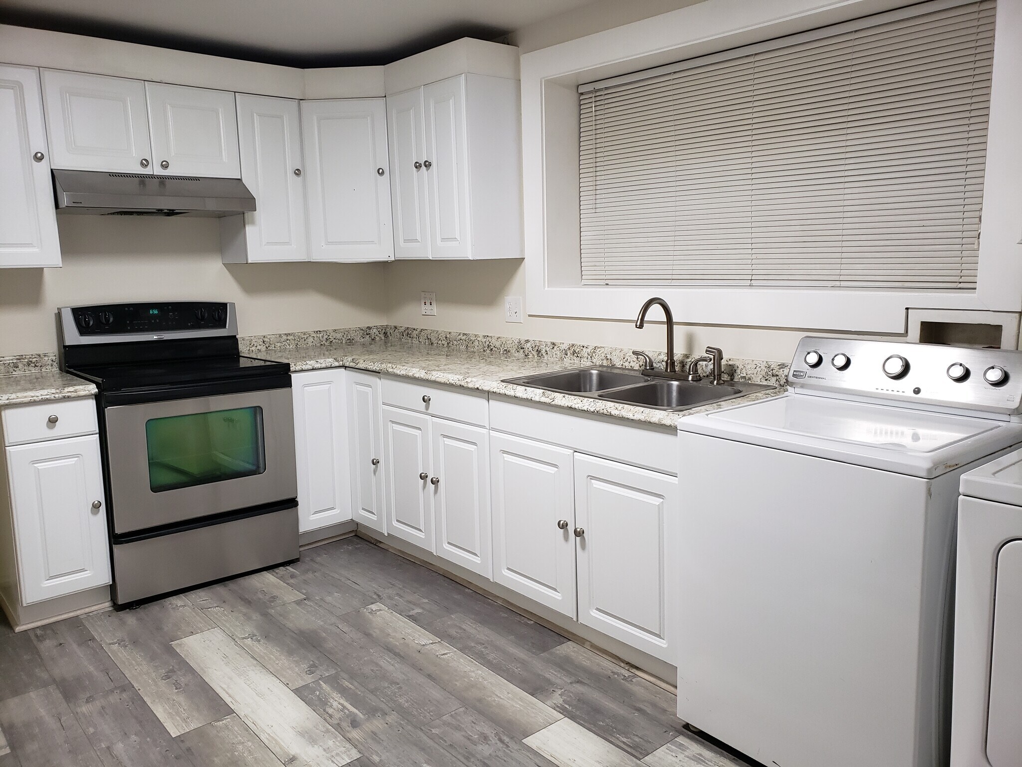 Kitchen - 10811 56th Ave S