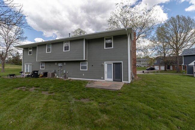 Building Photo - 1901 Mirtle Grove Ct