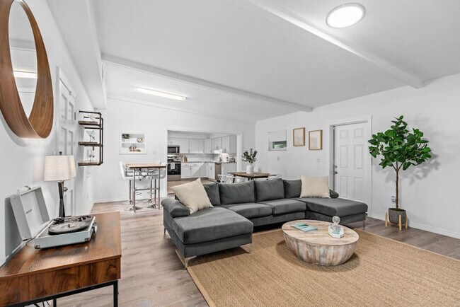 Building Photo - 4255 Wee St