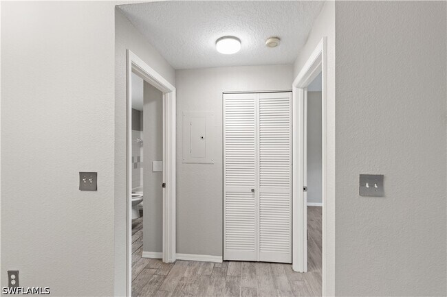 Building Photo - 11561 Villa Grand