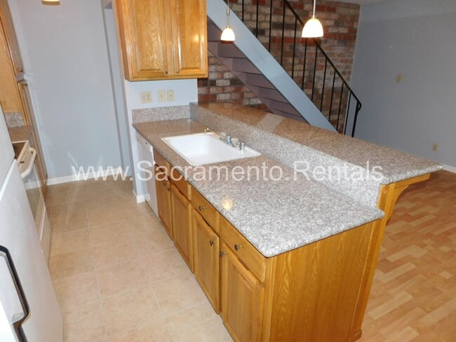 Building Photo - Spacious 2bd/1ba Foothill Farms Area Condo