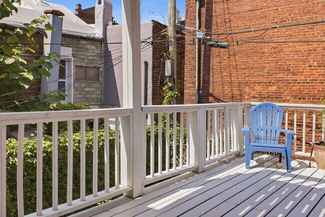Building Photo - 420-A S Regester St