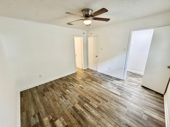 Building Photo - 3804 Walsingham Dr