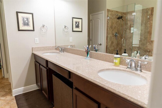 Building Photo - 7610 S Westshore Blvd