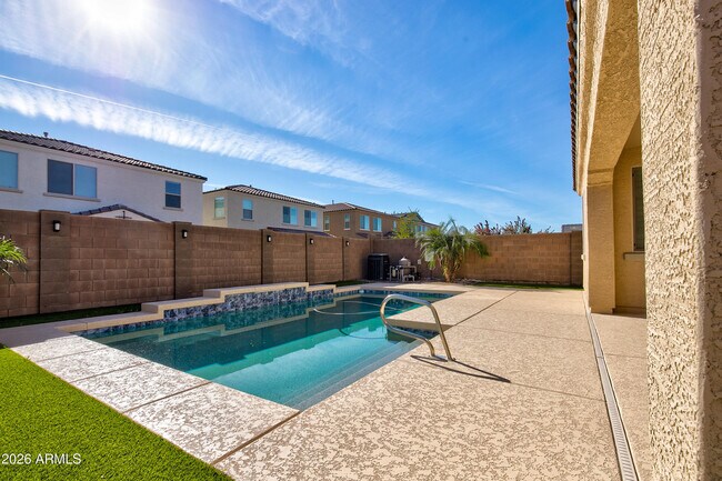 Building Photo - 17435 W Georgia Dr