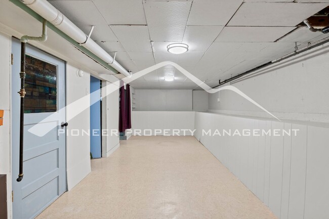 Building Photo - Updated 3-Bedroom Home with Solar, Worksho...