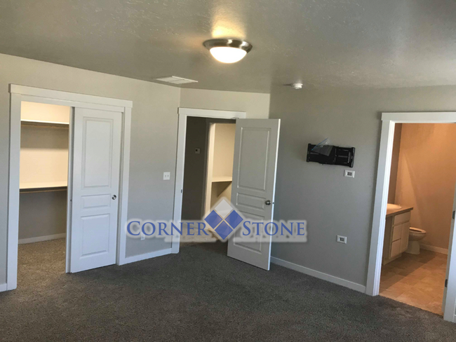 Building Photo - Pet Friendly Home in Nampa!