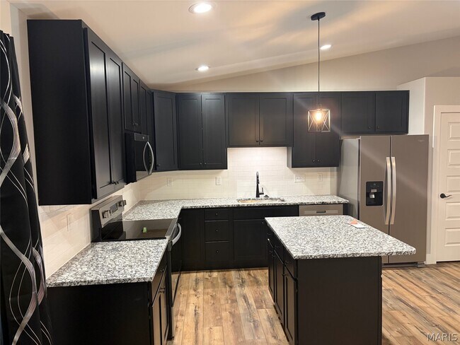 Building Photo - 28718 Woodland Heights Dr