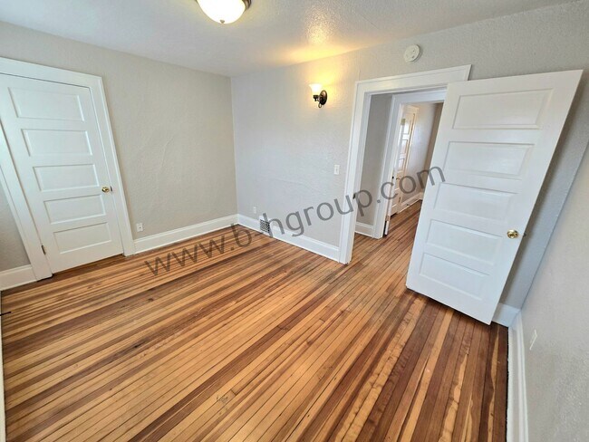 Building Photo - Spacious Single Family Home
