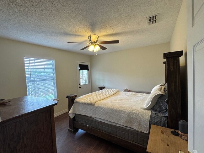 Building Photo - 208 Summerset Ct