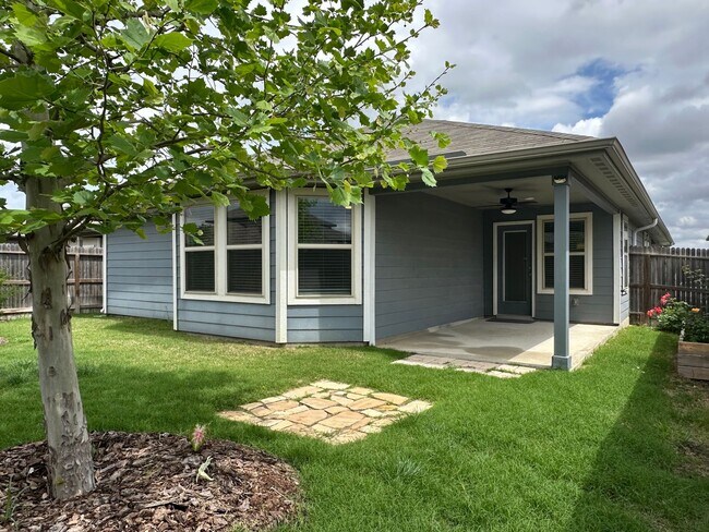 Building Photo - Beautiful 3bd/2ba in Meyers Landing Subdivision