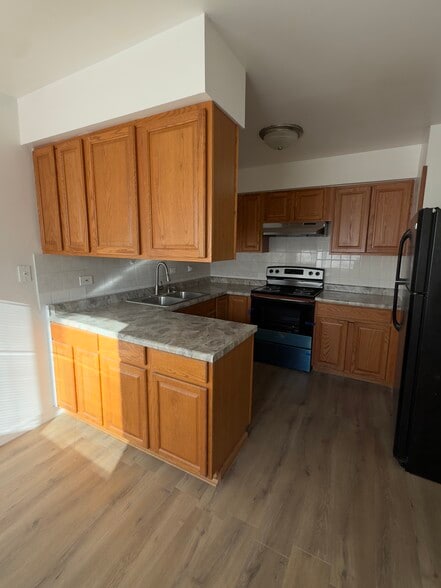 Kitchen, View 1 - 1633 E 74th St
