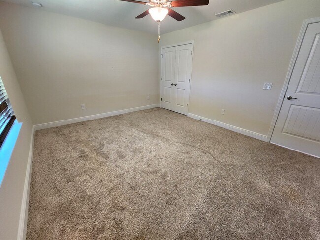 Building Photo - Welcome to this stunning 4-bedroom, 3-bath...