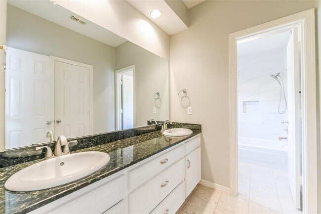 Building Photo - 1718 Raven Oak Ct