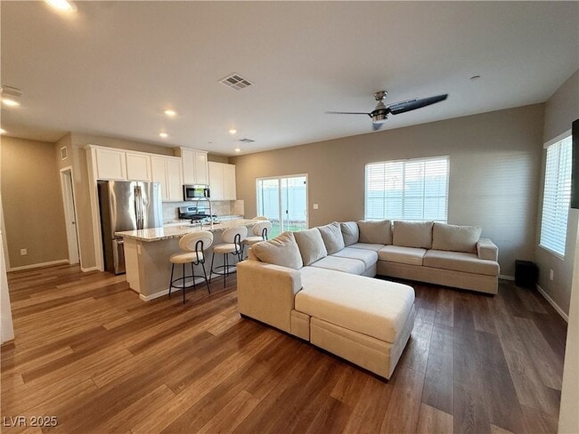 Building Photo - 525 Mossy Cup St