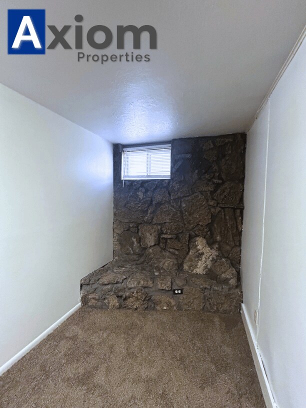 Building Photo - 1005 1/2 Park Lane-