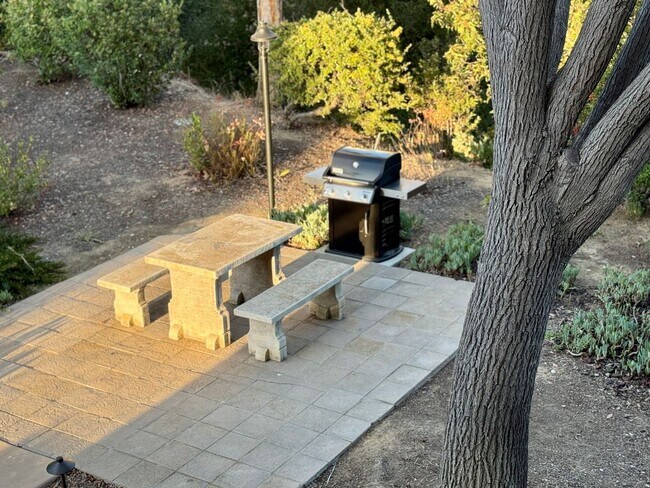 Building Photo - Spacious and Modern 2BR Condo in UTC, San Diego