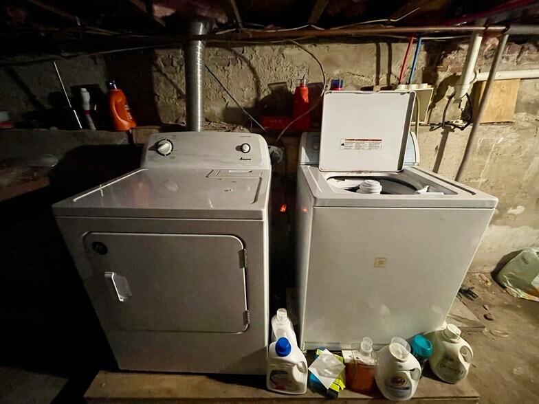 Building Photo - 741 Somerville Ave