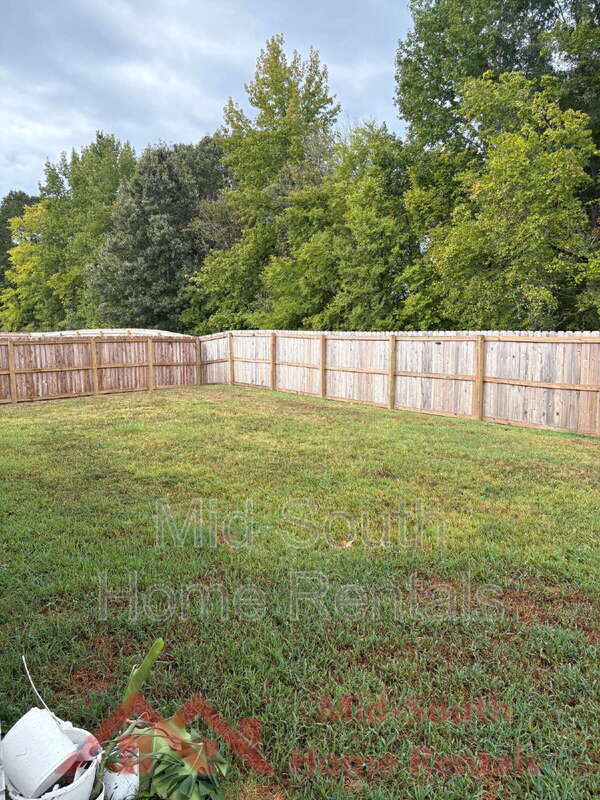Building Photo - 515 Windemere Lp