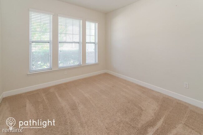 Building Photo - 4 br, 3 bath House - 33 Paradise Valley Dr