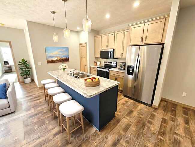Building Photo - Tunis Drive Townhomes