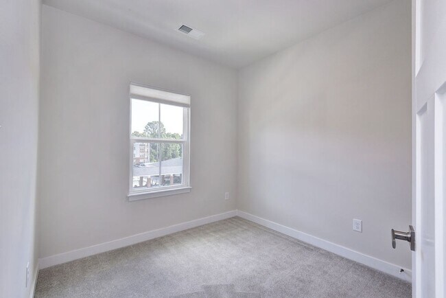 Building Photo - 105 Big Wds Dr