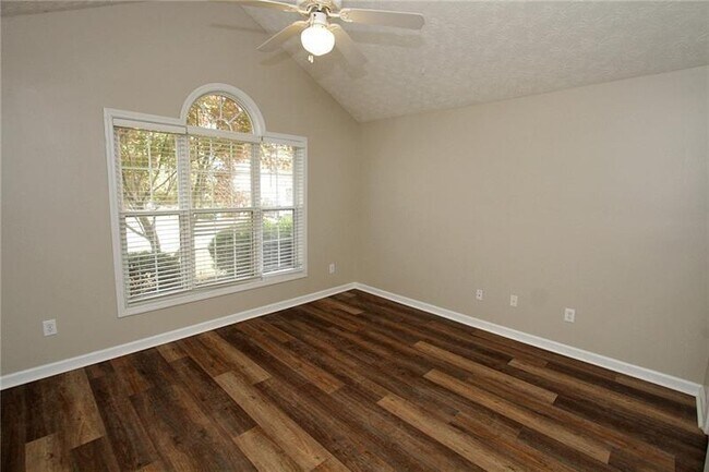 Building Photo - 1490 Creek Pointe Cir