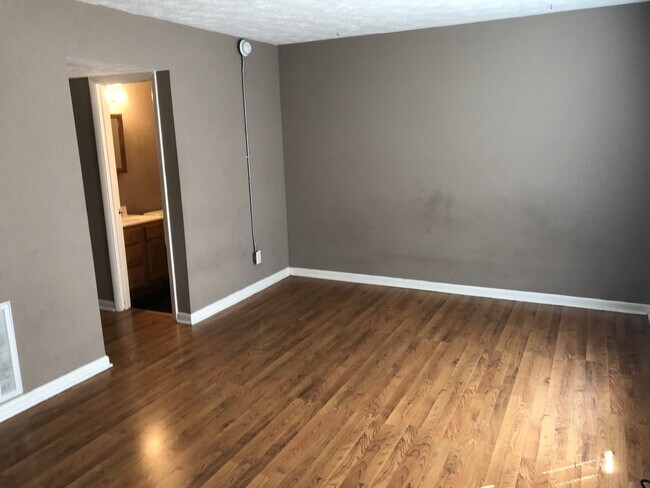 Building Photo - 290 Hedgewood Ct