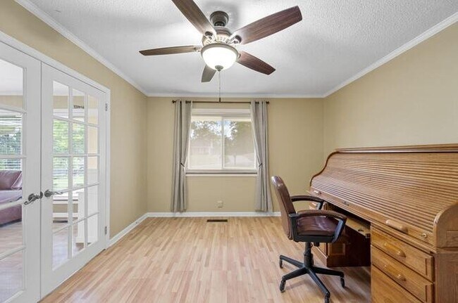 Building Photo - 4717 Brentwood Dr