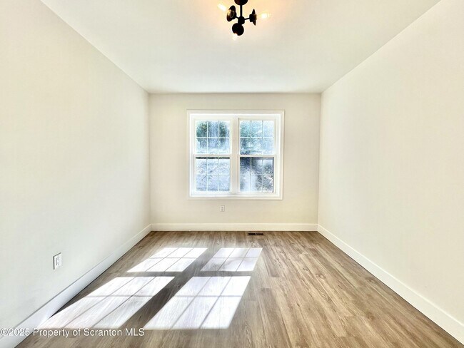 Building Photo - 105 Black Walnut Dr