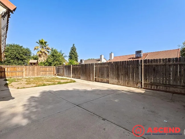 Building Photo - Lovely Home In Southwest Bakersfield!