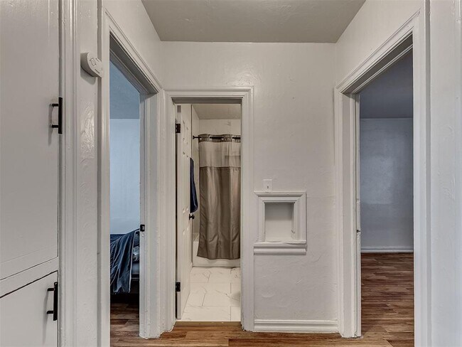 Building Photo - 1229 Meta Ave