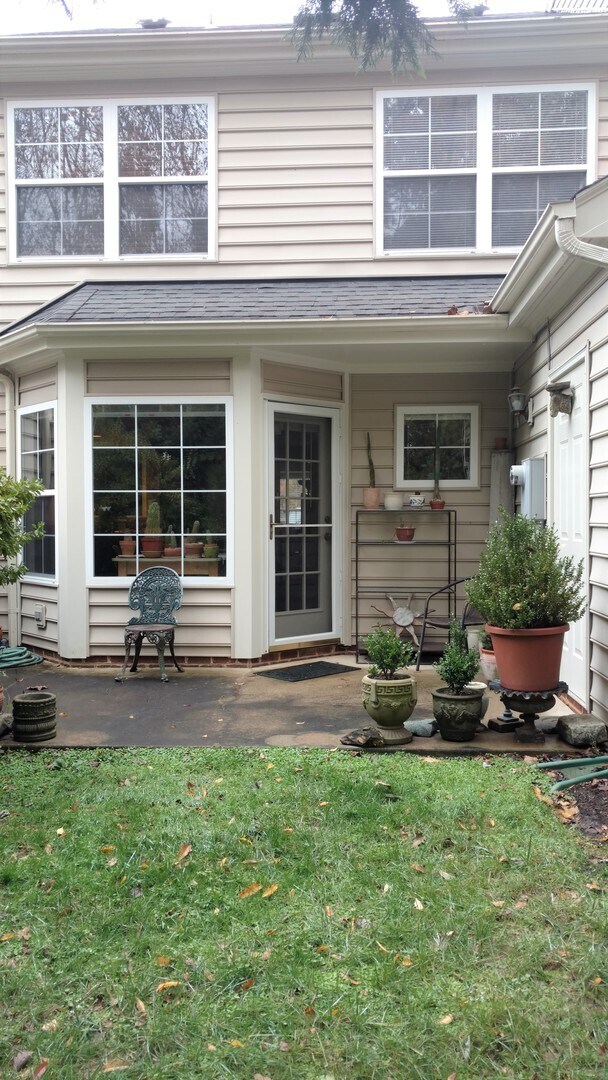 Building Photo - Lovely townhome in Forest Lakes South