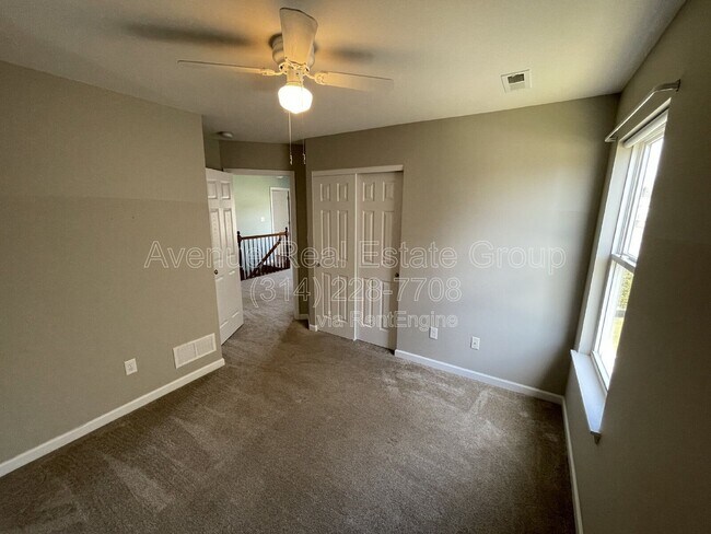 Building Photo - 5533 Emerald Pl Dr