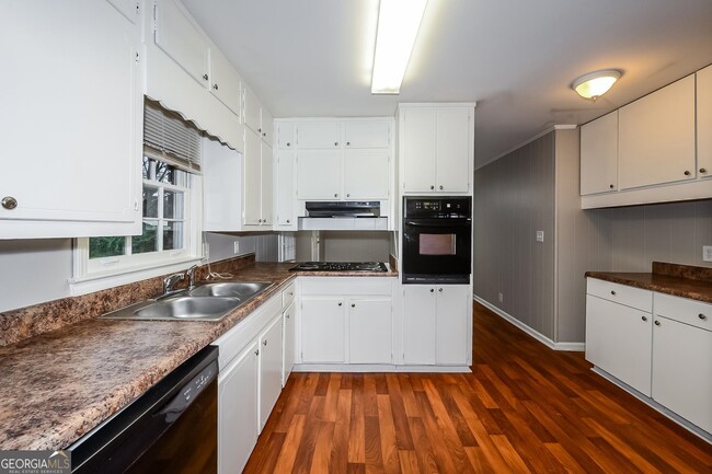 Building Photo - 4492 Raleigh Dr