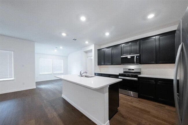 Building Photo - 5509 Candlewood Dr